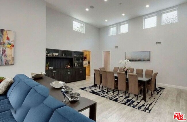 Photo - 10331 La Grange Ave