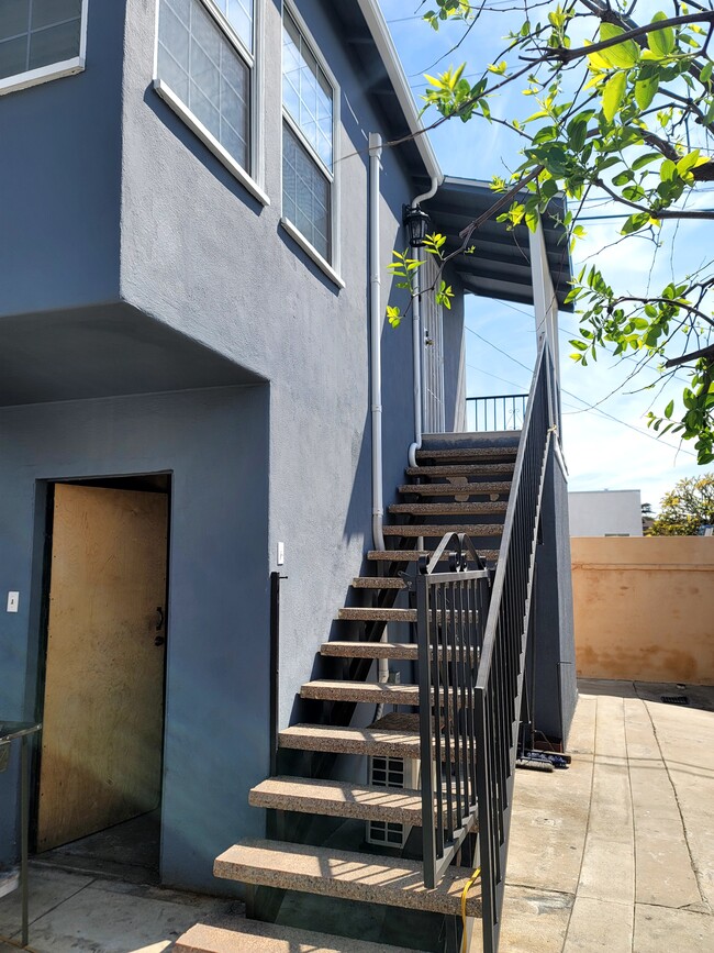 Building Photo - 3212 Live Oak St Unit 2 Bedroom apartment