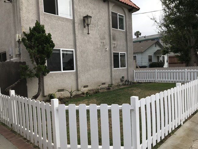 Building Photo - 2016 Ruhland Ave Unit # A