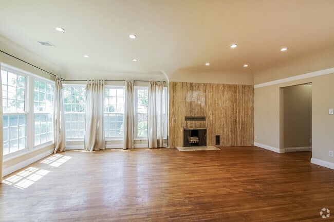 Building Photo - 2301 N Commonwealth Ave Rental