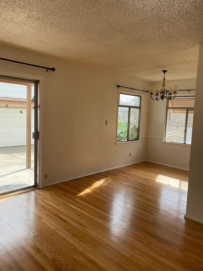 Photo - 11820 Pomering Rd