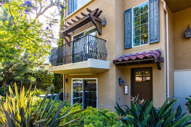 Photo - 2400 Torrey Pines Rd Townhome