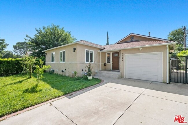 Photo - 17434 Emelita St
