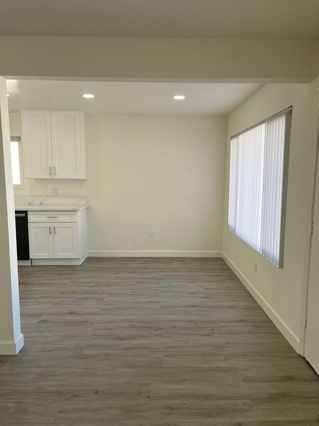 Dining Area - 18371 Patterson Ln Unit Marie