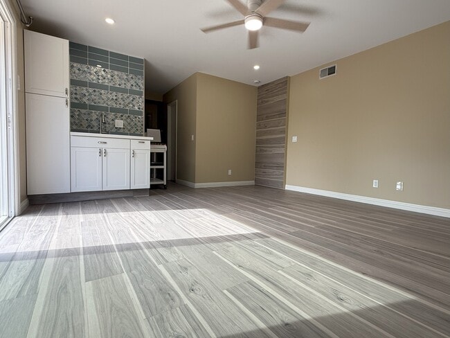 Photo - 1977 Erbes Rd