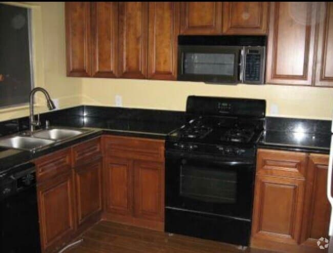 Building Photo - 211 Briarwood Unit N/A Rental
