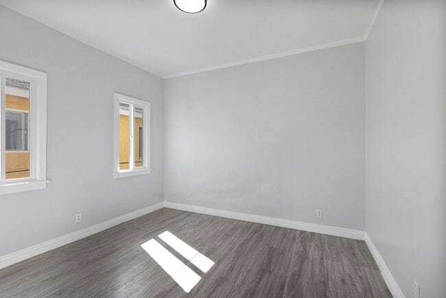 Photo - Spacious 2-Bedroom Apartment in Prime Los ... Unit 3