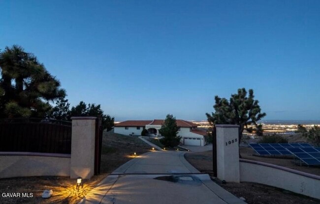 Photo - 1055 Lakeview Dr