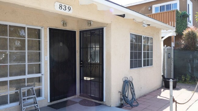 Building Photo - Single level duplex 2 br 1 ba in Chula Vista CA Unit A