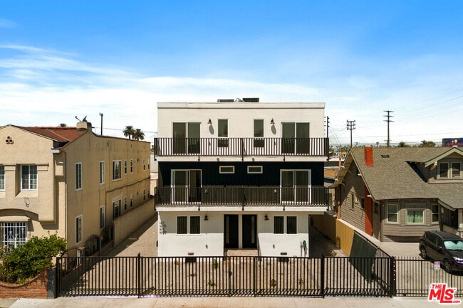 Building Photo - 1619 2nd Ave Unit 1/2