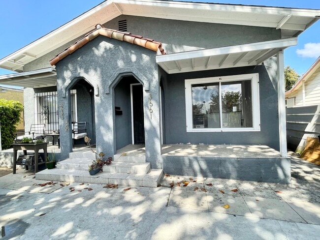 Building Photo - 3659 6th Ave Unit 3661 6th Ave