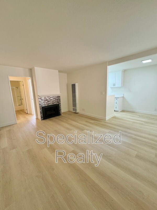 Photo - 14718 Sylvan St Unit 103