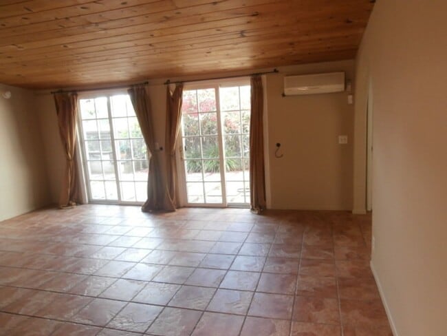 Photo - Cozy Samarkand Cottage Near Shopping & Dining
