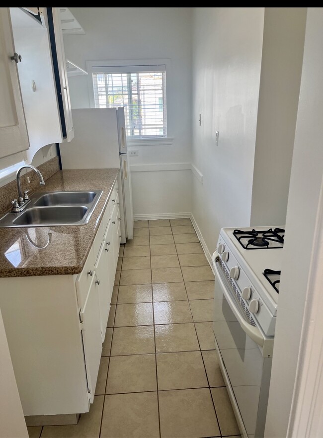 Building Photo - 1046 Saint Louis Ave Unit 1046