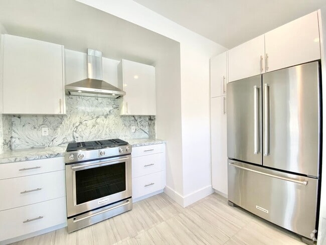 Building Photo - 807-809 N. Croft Avenue Unit 807 Rental