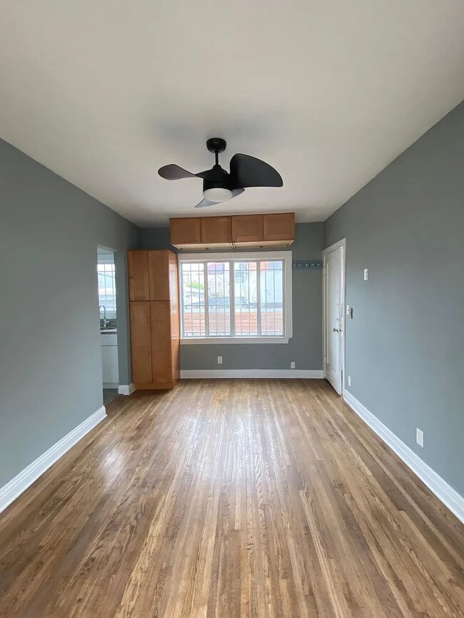 Photo - 737 N Alfred St Unit Beautiful Art Deco Studio