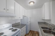 1BR, 1BA - 650SF - Kitchen - Alpine Terrace Apartments