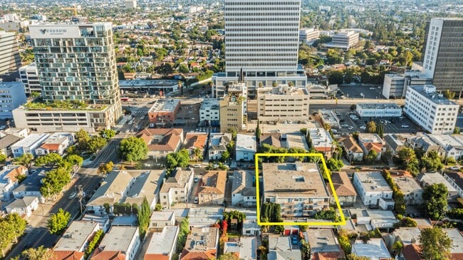 Photo - Wilshire Regency Apts.