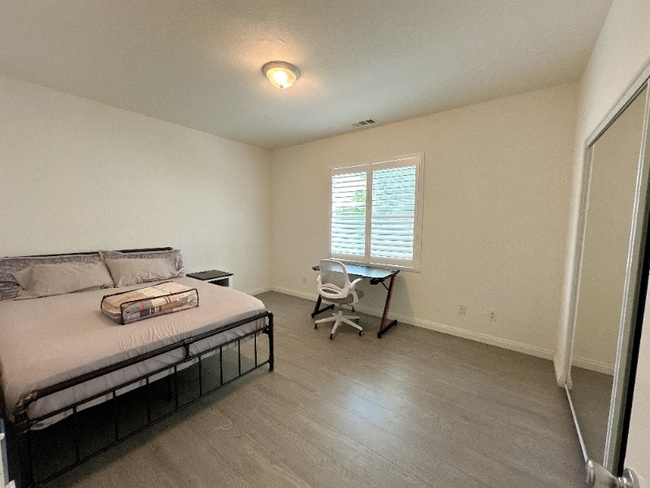 Photo - 13703 Turf Paradise St
