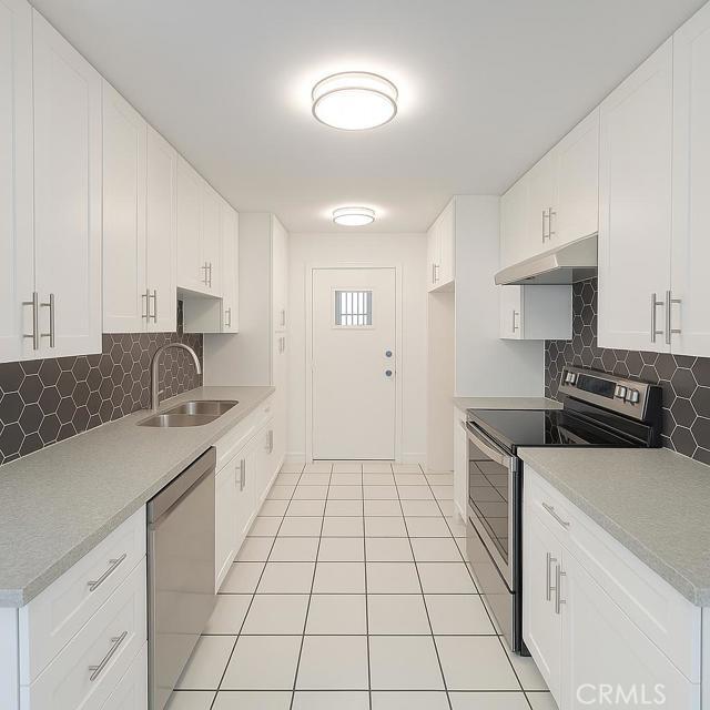 Building Photo - 5301 Balboa Blvd Unit E11