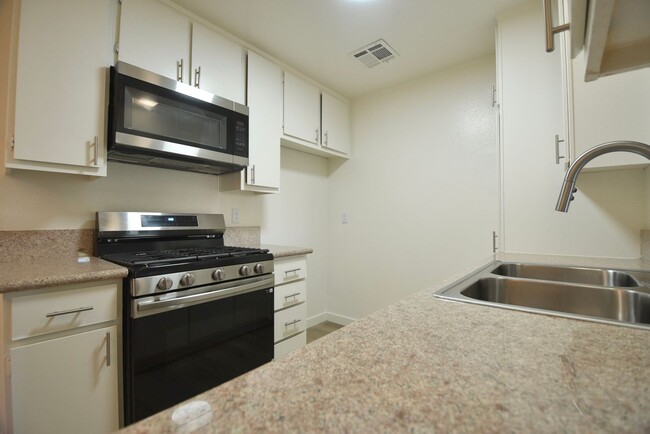 Photo - 5617 Woodman Ave Unit 101
