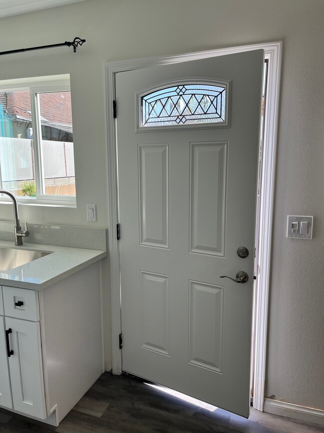 Photo - 3457 S Cloverdale Ave