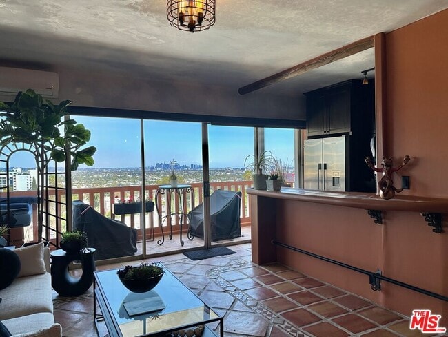 Photo - 999 N Doheny Dr Unit 708