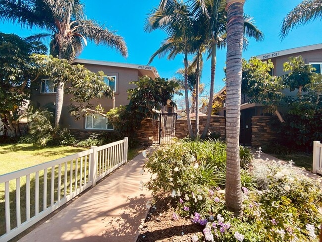 Building Photo - Lovely 2 bedroom/1 Bathroom hidden gem located in Pacific Beach!!