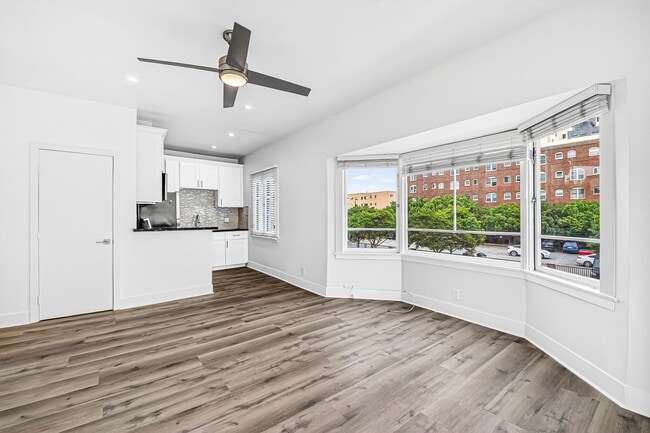 Photo - 405 W 3rd St Unit E