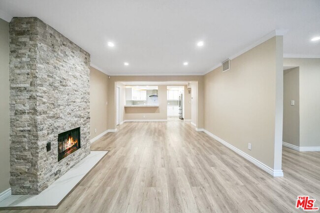 Photo - 15233 Magnolia Blvd Unit 102