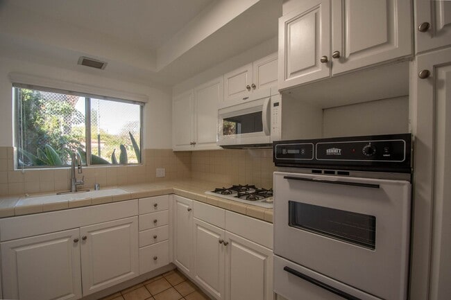 Photo - 14706 Dickens St Unit 05