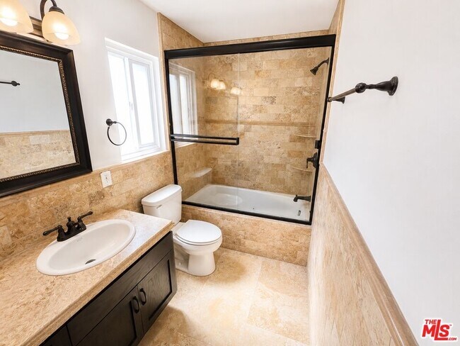 Photo - 18113 Bromley St