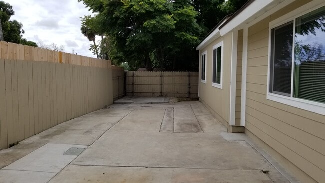 Photo - 8069 Darryl St