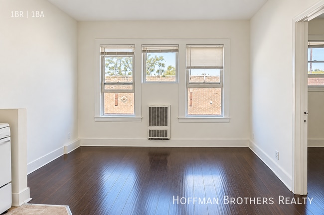 Building Photo - 537 S Kenmore Ave