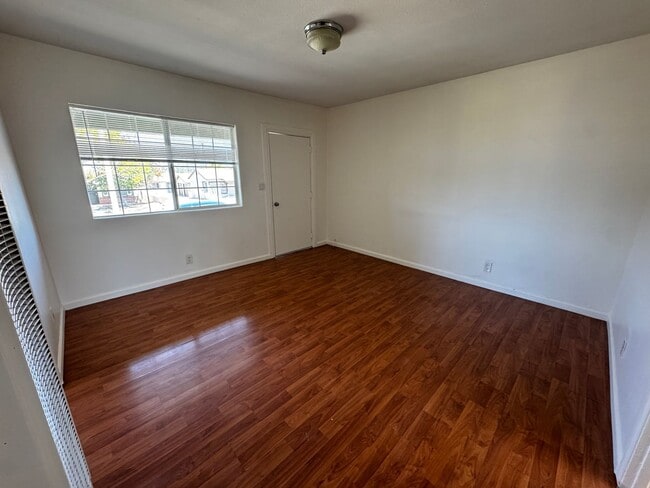 Photo - 440-46 Millar Ave