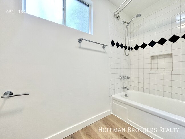 Photo - 2448 Beachwood Dr Unit 7