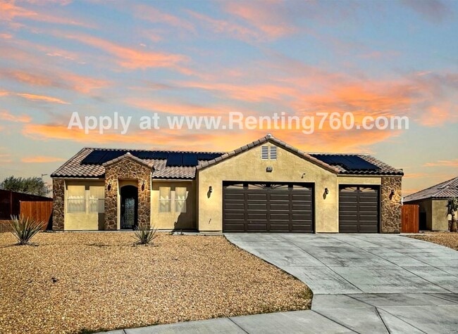 4 Bedroom Home with Solar Panels and EV Ch... - 4 Bedroom Home with Solar Panels and EV Ch...