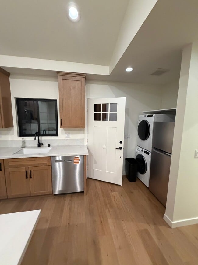 Photo - 5579 Brunswick Ave