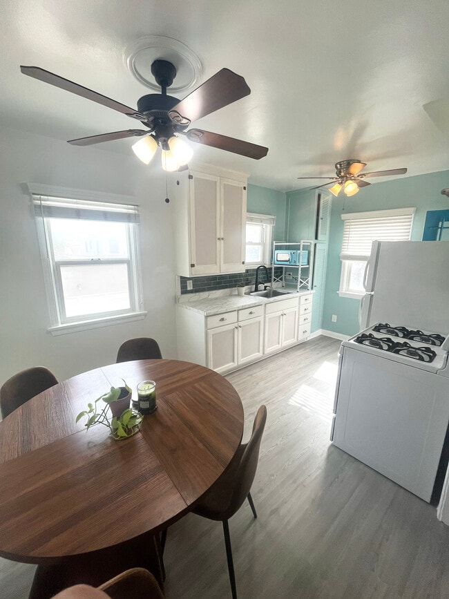 Kitchen - 666 Quincy Ave Unit 666 Quincy Avenue