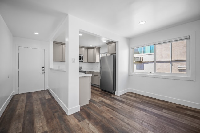 Photo - 1101 N Flower St Unit 4