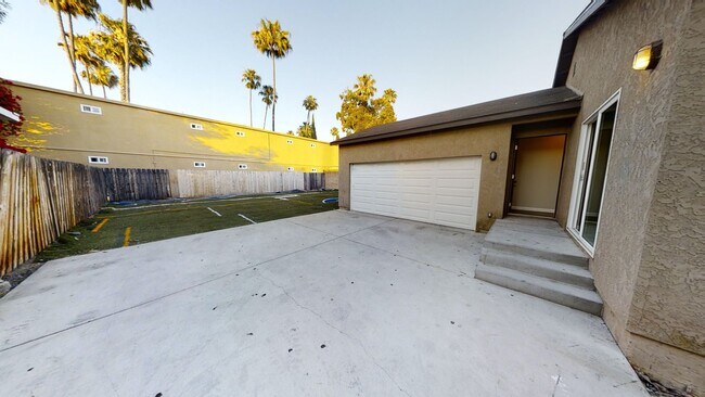 Photo - Big parking lot!!