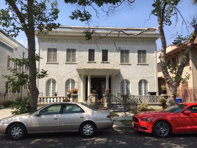 Photo - 2339 W 20th St Apartments