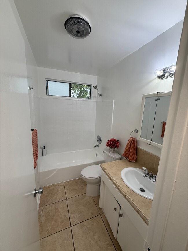 Photo - 999 Locust St Unit 21