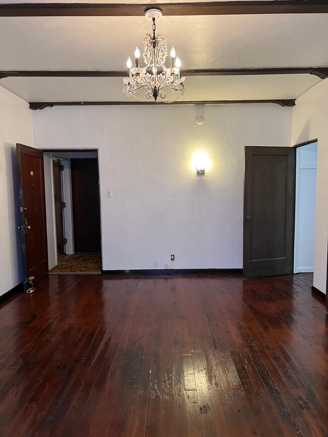 Photo - 2041 N Vermont Ave Unit 203