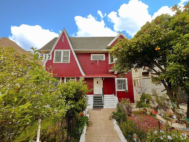 Building Photo - 2717 Menlo Ave Rental