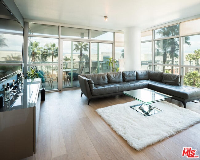 Building Photo - 13650 Marina Pointe Dr Unit 607