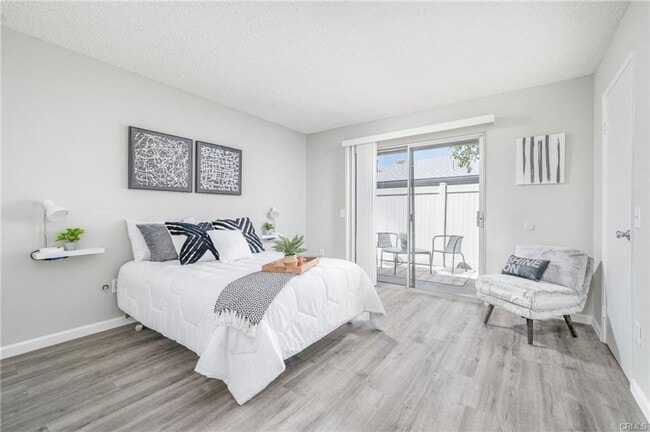 Photo - Clean & updated 2 bed/2 bath condo availab...