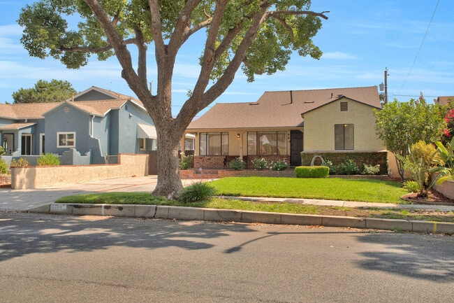 Photo - 746 N Catalina St