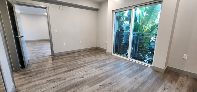 Photo - 7040 Woodman Ave Unit 307