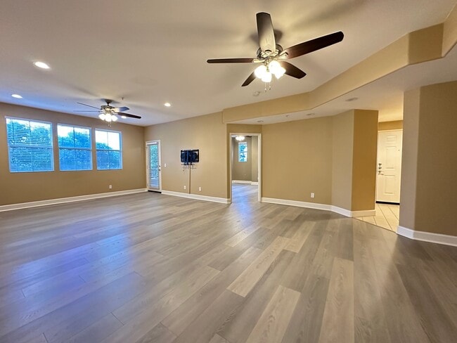 Building Photo - 1875 Baudouin Pl